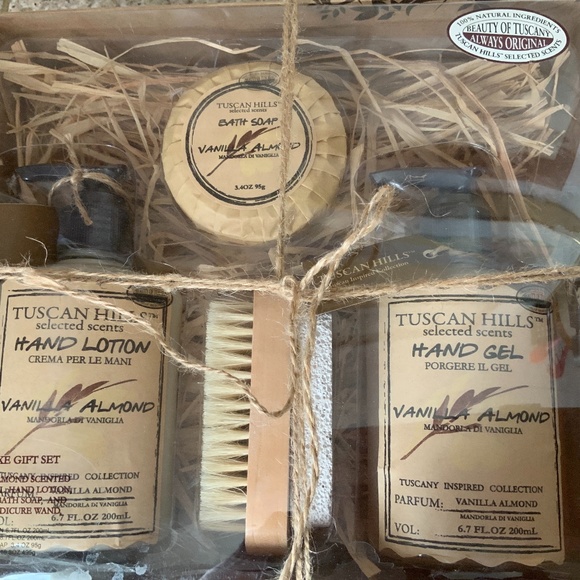 NIB TUSCAN HILLS Vanilla Almond Gift Set - Picture 2 of 2